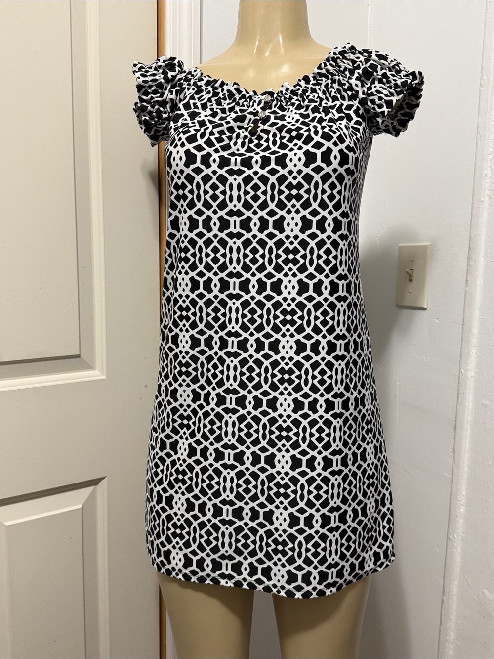 Jude Connally Black & White Geometric Short Sleeve Mini Dress